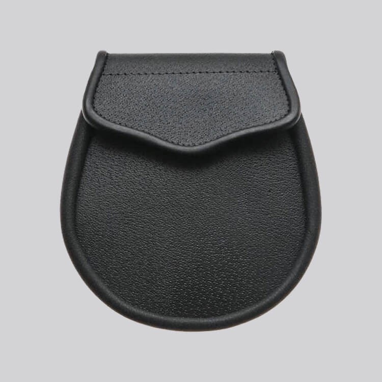 basic design black leather sporran.jpg
