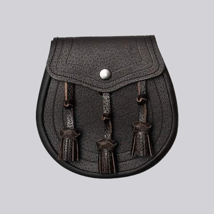 classic design dark brown leather sporran.gif