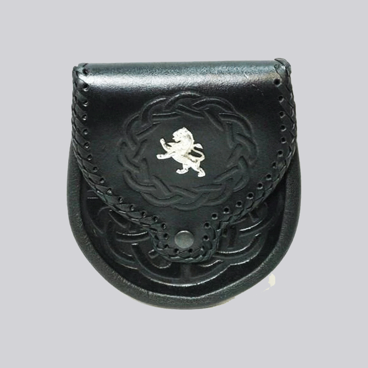 lion motif embossed black leather sporran 1.gif